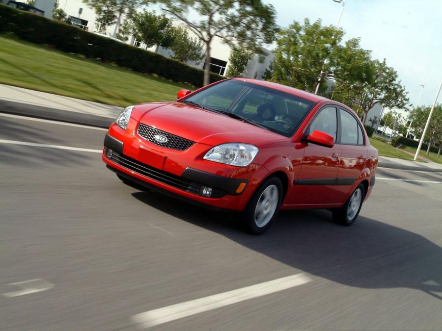  Kia Rio Sedan 2005 года  (US) (фото 7 из 16)